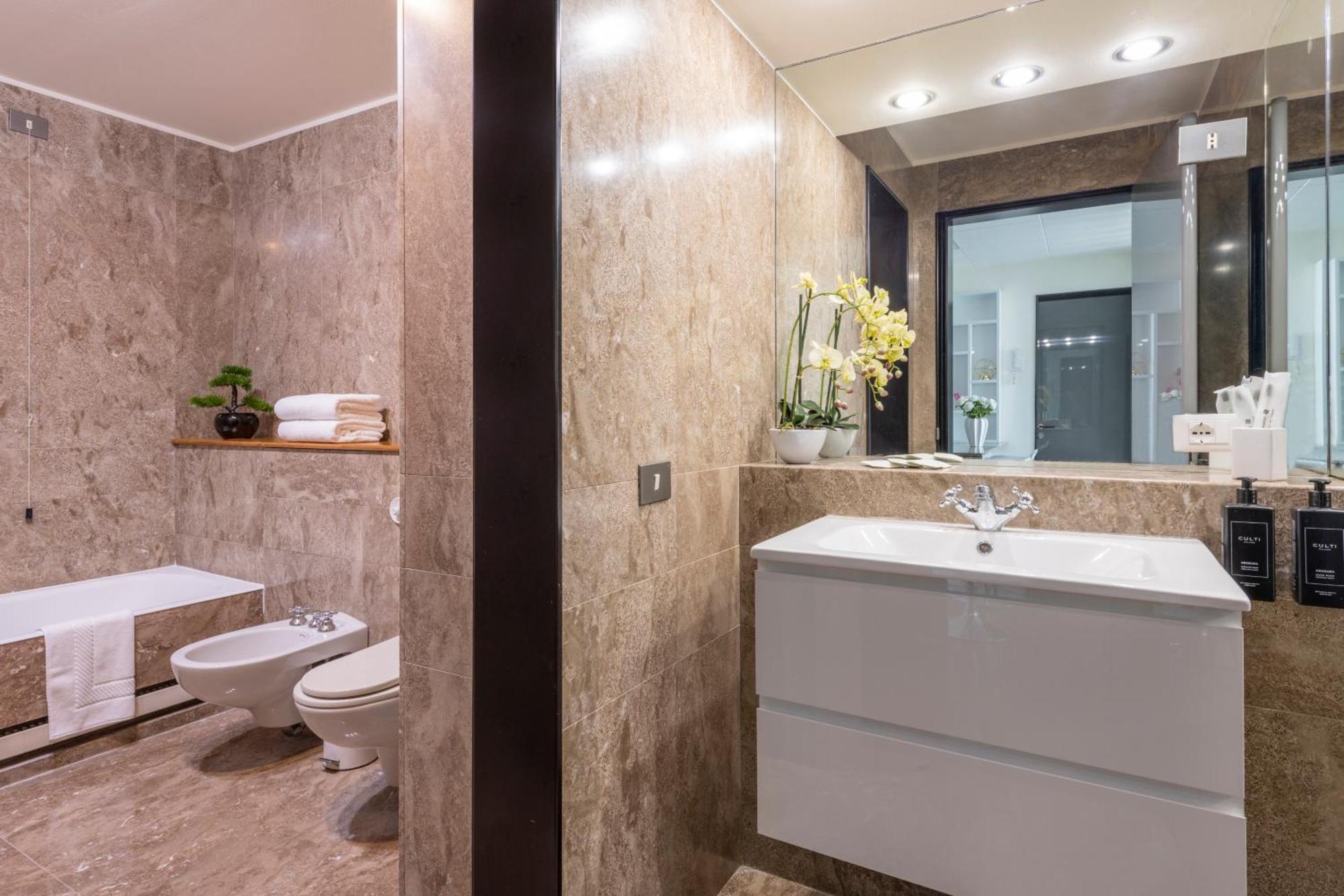 Milan Royal Suites - Luxury Duomo Экстерьер фото